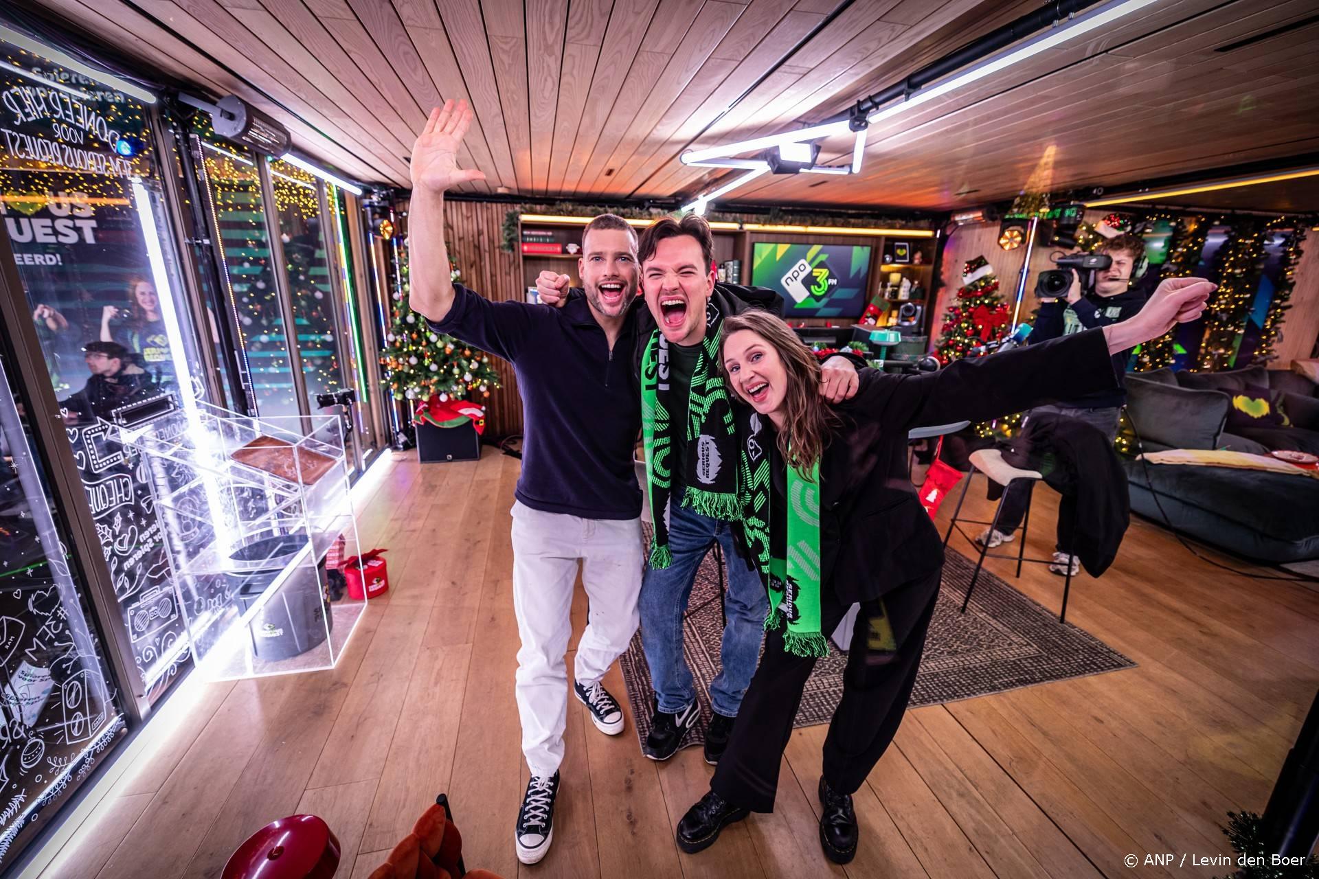 DEN BOSCH - 3FM-dj's Barend van Deelen, Sophie Hijlkema en Mart Meijer voorafgaand aan de start van 3FM Serious Request. De drie dj's laten zich voor een week opsluiten in het Glazen Huis, om geld in te zamelen voor Spieren voor Spieren, dat zich inzet voor onderzoek, nieuwe behandelingen en medicijnen voor kinderen met een spierziekte. ANP LEVIN DEN BOER
