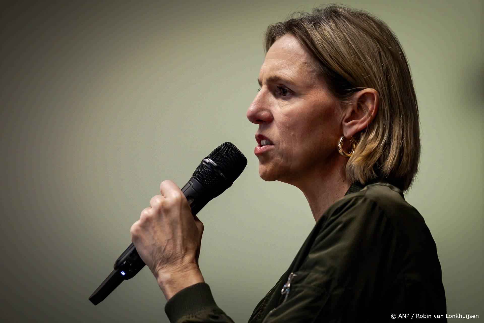 UTRECHT - Gedeputeerde Mirjam Sterk (CDA) spreekt met boeren in het provinciehuis in Utrecht. De provincie wil de stikstofuitstoot in de landbouw in 2035 met 46 procent hebben teruggebracht vergeleken met 2019. ANP ROBIN VAN LONKHUIJSEN